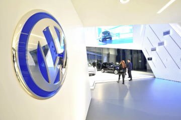 Symbolische Uebergabe des Volkswagen Markenpavillon an die Autostadt