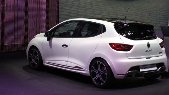 White 2016 Renault Clio Sport