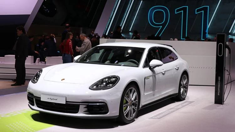 Porsche had record sales in the USA in 2019.