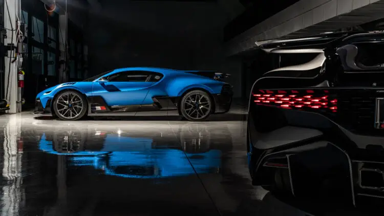 Bugatti announced the delivery of three Bugatti Divos to customers in California, USA, in early January 2021. These cars are three of the four Divo vehicles commissioned through the dealership partner Bugatti Beverly Hills