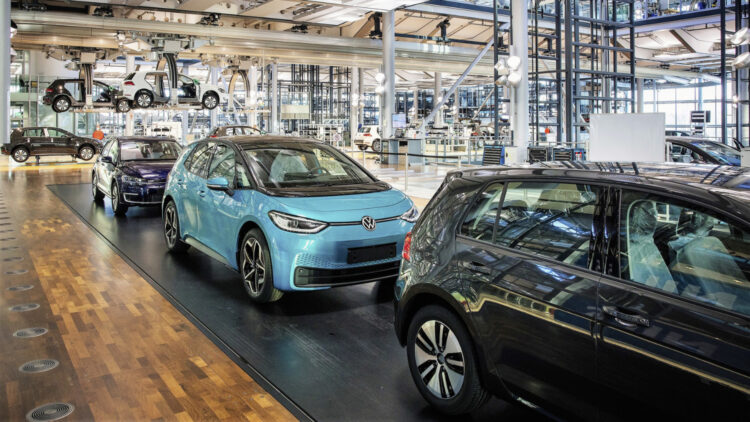 In 2020, Volkswagen brand met the European Union's CO2 emission target for the brand with average EU fleet emissions of 92 g/km for VW cars.