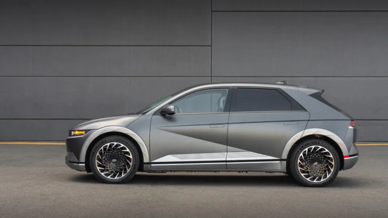 In 2021, Hyundai global car sales increased by 3.9% to 3,89 million vehicles worldwide with a further 11% expansion forecasted for 2022.